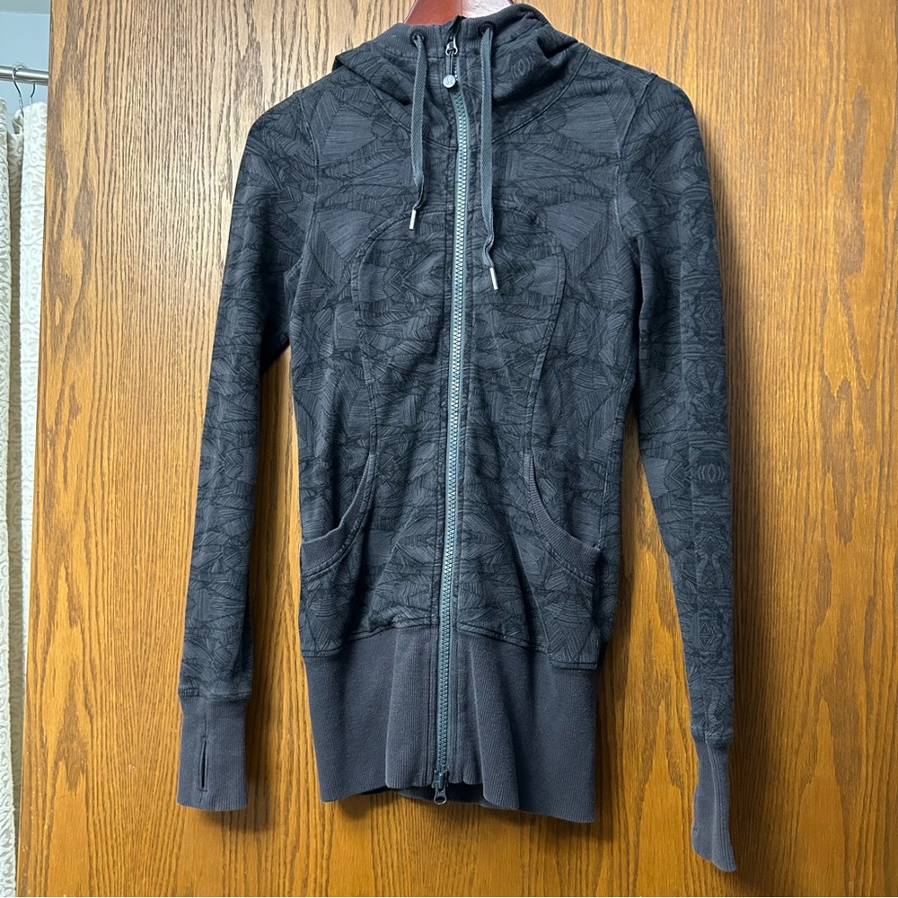 Lululemon Two-Way, Full-Zip Scuba Hoodie Black Geo Size 4